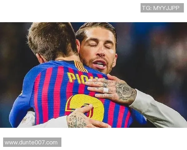 球星激情亲吻瞬间揭秘:绿茵场上爱与荣耀交织的无声表达 球星激情亲吻瞬间揭秘:绿茵场上爱与荣耀交织的无声表达