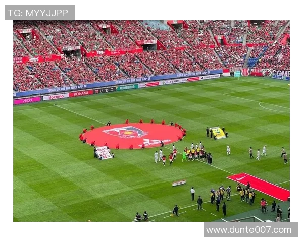 足球场上魅力四射的女球星们她们不仅实力强大更具独特魅力