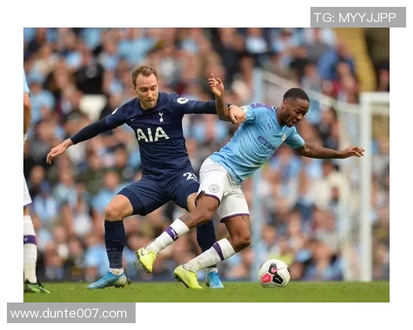 足球巨星争锋对决 谁主沉浮 球场巅峰对决激烈上演