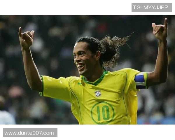 足球巨星开卡狂欢 全新球员卡片引爆球迷热情 体验不一样的足球世界