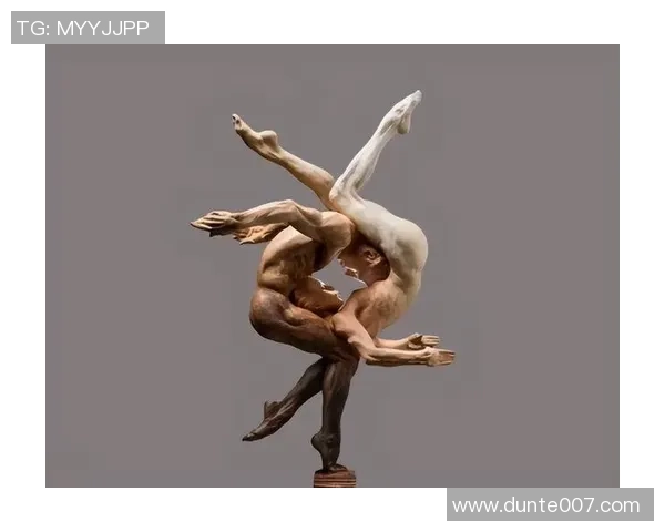 足球明星微笑瞬间定格 展现魅力与自信的完美瞬间